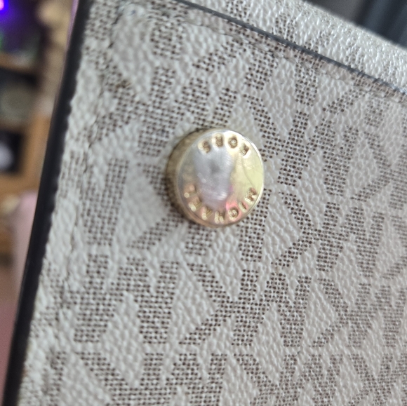 Michael Kors Beige and Pink Hamilton Satchel and Jet Set Travel Wallet Set - Picture 12 of 16